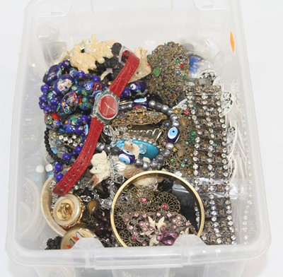 Lot 398 - A box of miscellaneous costume jewellery to...