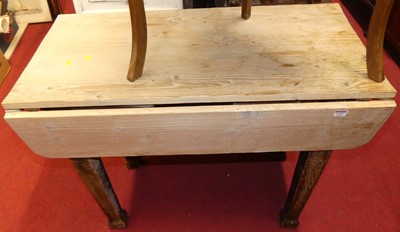 Lot 1287 - A rustic pine dropflap kitchen table, length 97cm