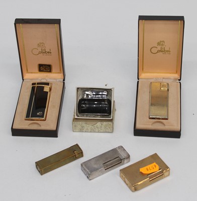 Lot 501 - A Du Pont de Paris textured gold plated cased...