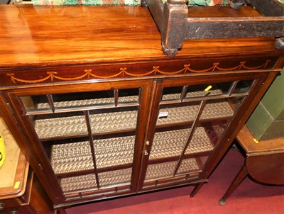 Lot 1301 - An Edwardian mahogany and satinwood inlaid...