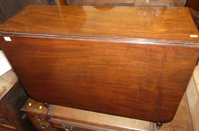 Lot 1352 - A Victorian mahogany round cornered dropleaf...