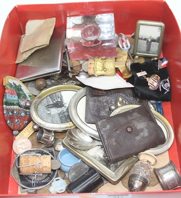 Lot 517 - A collection of miscellaneous items to include...