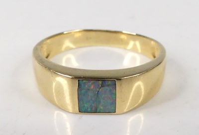 Lot 418 - A 14 ct gold and opal set gent's signet ring 5....