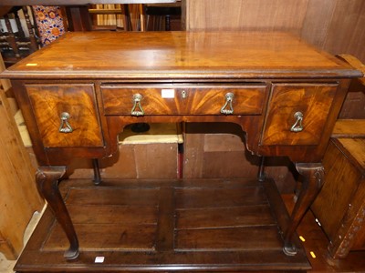 Lot 1448 - A 19th century mahogany and crossbanded...