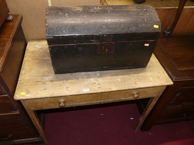 Lot 1452 - A Victorian scrumble finished pine single...