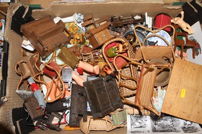 Lot 775 - A box of vintage dolls house accessories