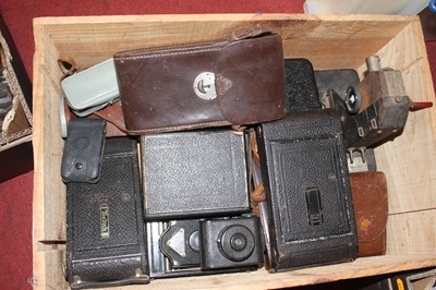 Lot 758 - A box of vintage cameras