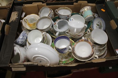 Lot 709 - A collection of C19th and later teacups and...