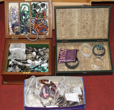 Lot 529 - A collection of costume jewellery, to include...