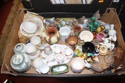 Lot 796 - A box of ceramics to include Doulton Lambeth...