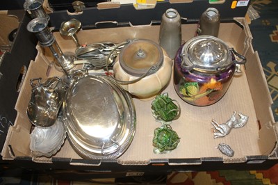 Lot 804 - A collection of silver plate and ceramics