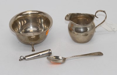 Lot 375 - Goerge V silver sugar bowl with plain...