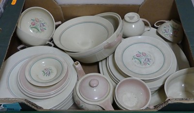 Lot 611 - A Susie Cooper part tea and dinner service