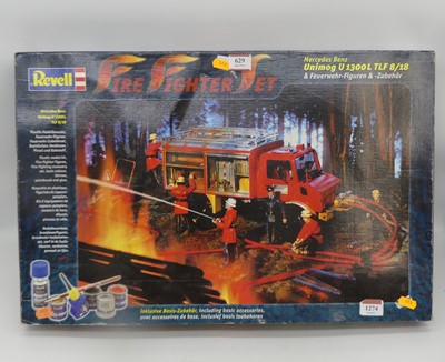 Lot 629 - A boxed Revell 1/24 scale plastic kit for...