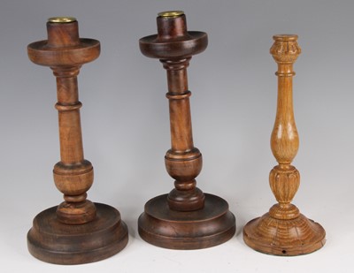 Lot 4182 - A pair of early 20th century turned walnut...