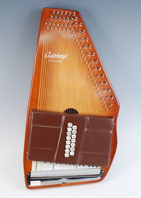 Lot 1118 - An Oscar Schmidt C Series Autoharp, in carry...