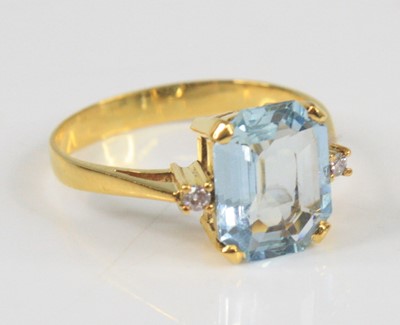 Lot 2366 - A yellow metal, aquamarine and diamond ring,...