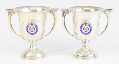 Lot 1252 - A near pair of George V. silver trophy cups,...