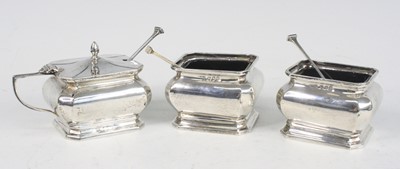 Lot 2284 - An Edwardian silver three piece cruet set,...