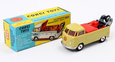 Lot 1212 - Corgi Toys No. 490 V.W Breakdown truck in...