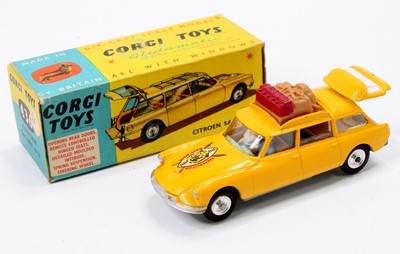 Lot 1252 - Corgi Toys No. 436 Citroen Safari ID19...