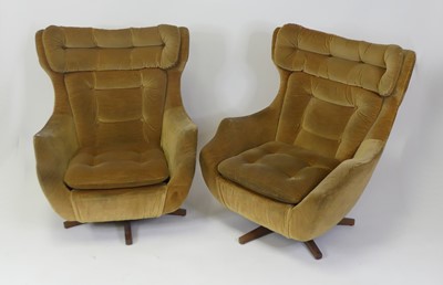 Lot 512 - A pair of 1960s Parker Knoll swivel bucket...