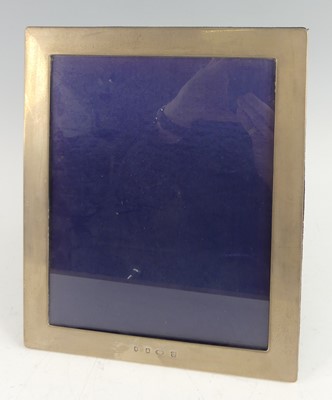 Lot 189 - A contemporary silver easel photograph frame,...