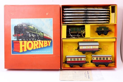 Lot 204 - 1954-61 No.51 Hornby BR Passenger set,...