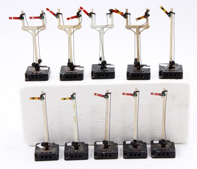 Lot 420 - Hornby-Dublo electrically operated semaphore...