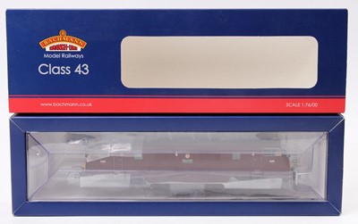 Lot 529 - 32-065 Bachmann Branch-Line class 43 Warship...