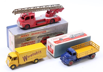 Lot 1122 - Dinky Toys diecast group of 3 comprising No....