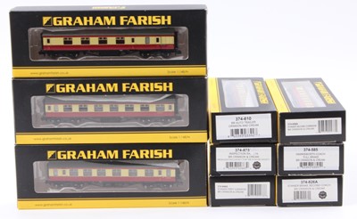 Lot 678 - Graham Farish N Gauge Crimson and Cream Coach...