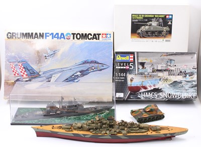 Lot 996 - Collection of various plastic and kit built...