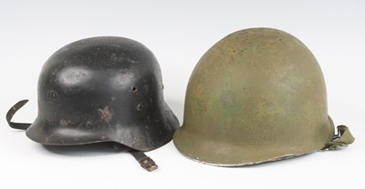 Lot 722 - A Spanish Civil War M1926 steel helmet, with...