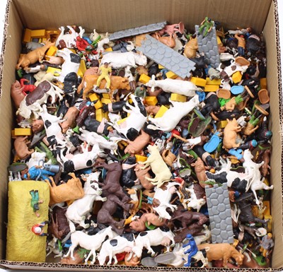 Lot 1584 - Large tray of mixed Britains plastic and...