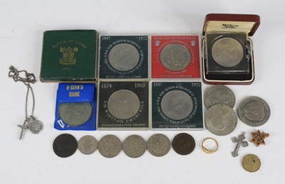 Lot 542 - A small collection of miscellaneous items to...