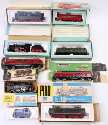 Lot 699 - Four various boxed Piko and Marklin H0 scale...