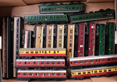 Lot 346 - One tray containing a collection of Hornby and...