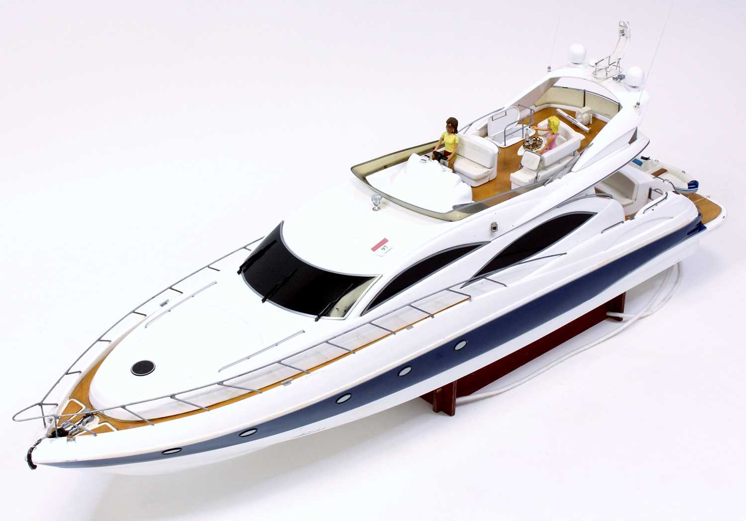 Graupner deals model boats