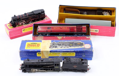 Lot 330 - A collection of Hornby Dublo boxed locomotives...