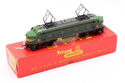 Lot 400 - Triang R257 TC double ended electric loco with...