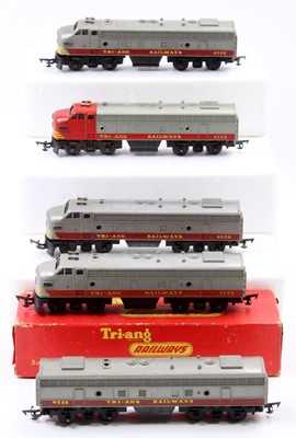 Lot 629 - Five Triang class F7 diesel units – two...