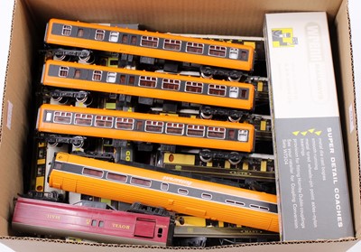 Lot 631 - 19 Triang and two Wrenn coaches: Wrenn...