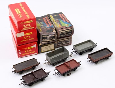 Lot 637 - Thirteen goods wagons: 5 Graham Farish in need...