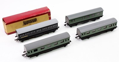 Lot 564 - Trix Twin Railways 7” bogie coaches, plain...