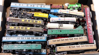 Lot 473 - One tray containing a collection of Hornby,...