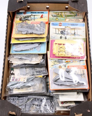 Lot 999 - 27 Airfix, Novo and Frog 1/72nd scale hang...