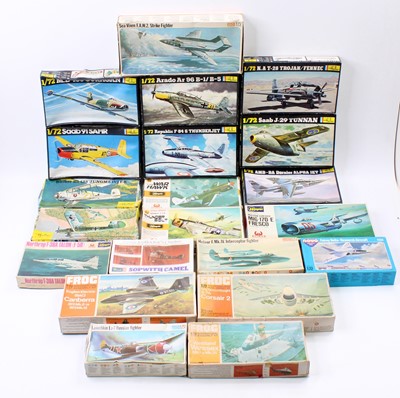 Lot 999A - A large collection of mixed 1/72nd scale...