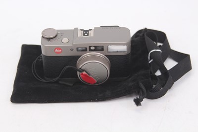 Lot 536 - A Leica CM Zoom camera, No.2968047, with strap,...