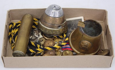 Lot 538 - A small collection of miscellaneous militaria,...